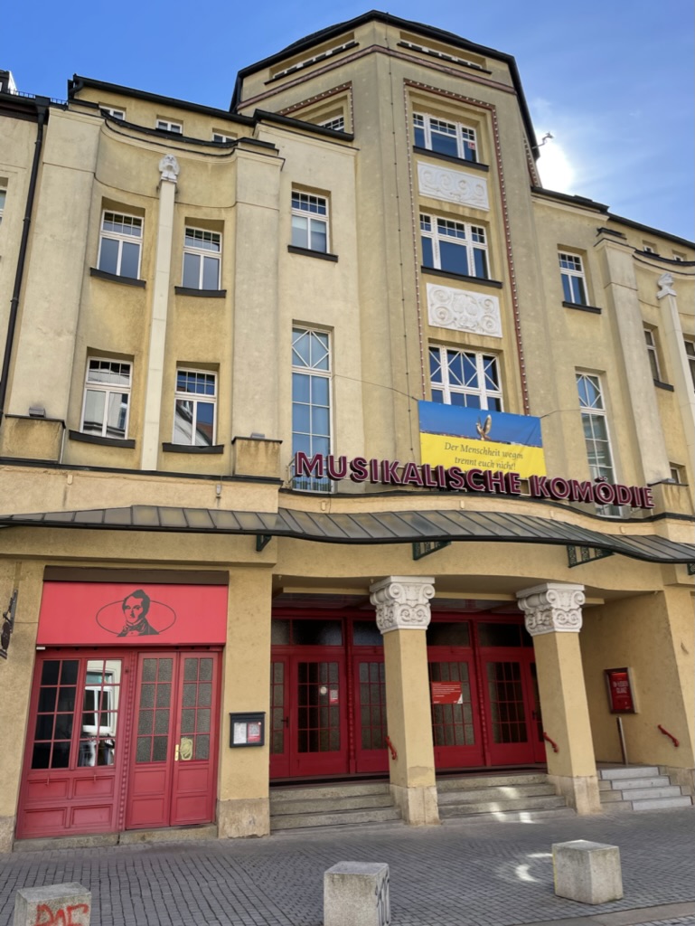 Blick auf die Musikalische Komödie in Leipzig.