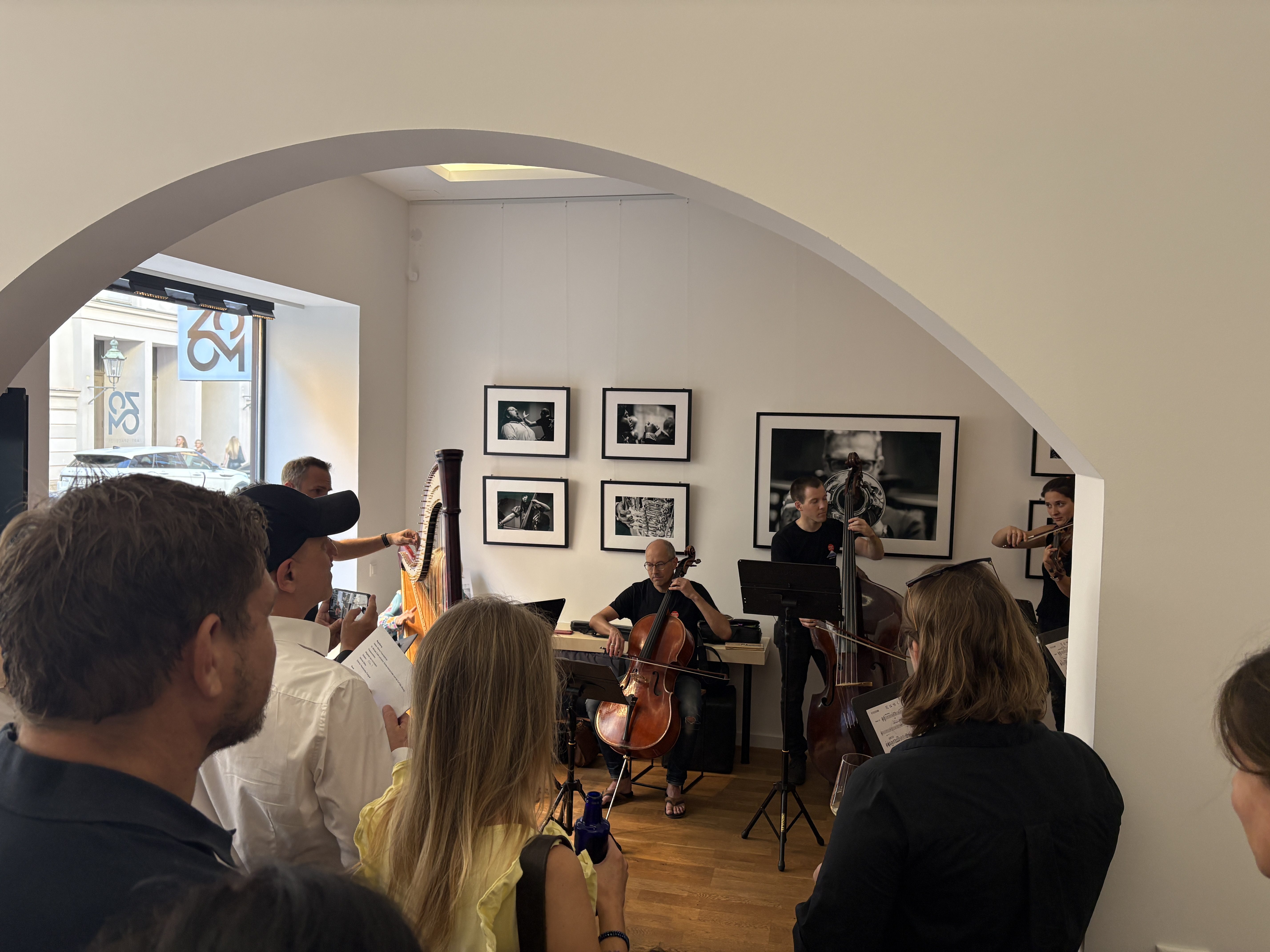 Kammerkonzert und Ausstellung Hana wa saku in der Galerie Zoom