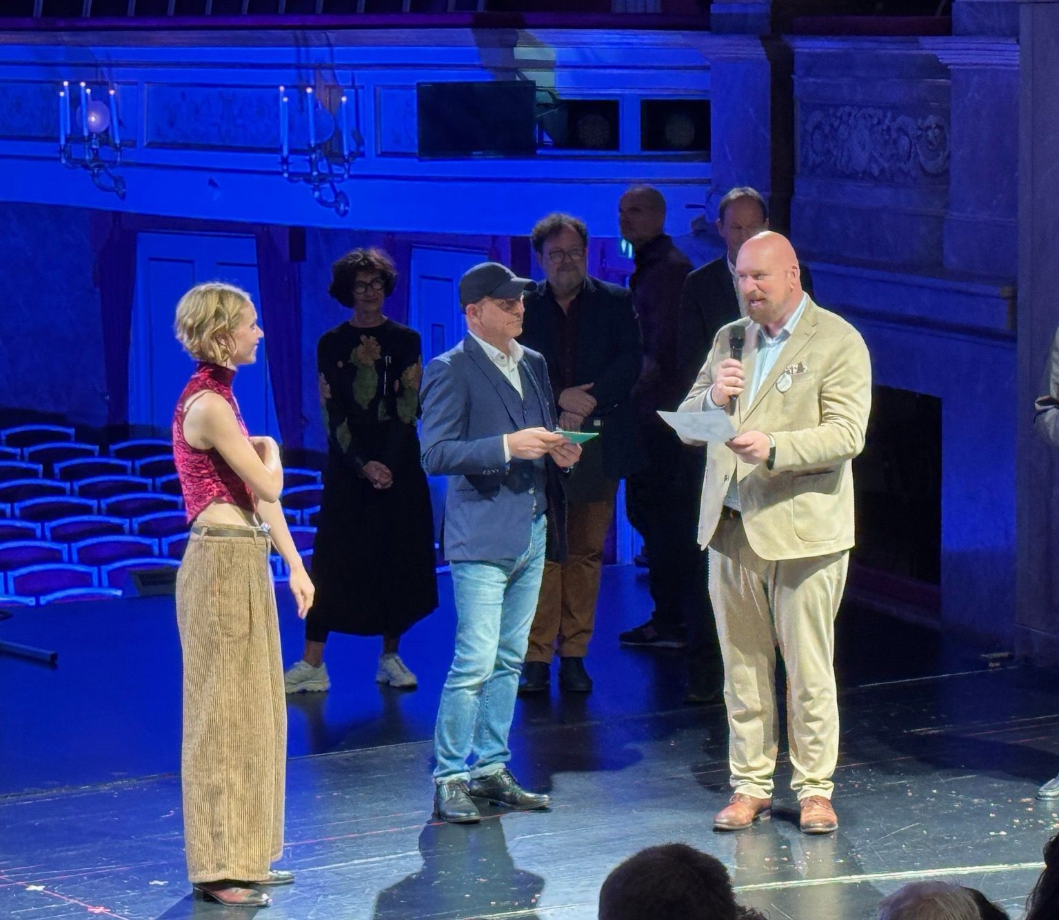Elena Franke erhält den vom Freundeskreis Gärtnerplatztheater gestifteten Publikumspreis.